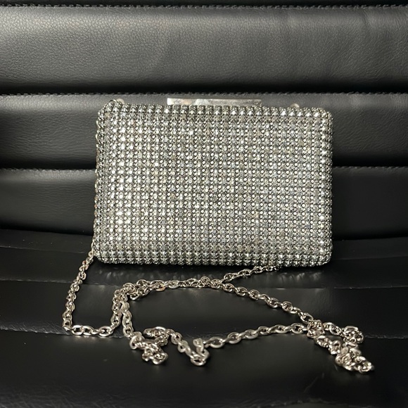 Express Signs Silver Bling Chain Link Crossbody Clutch - Picture 2 of 13
